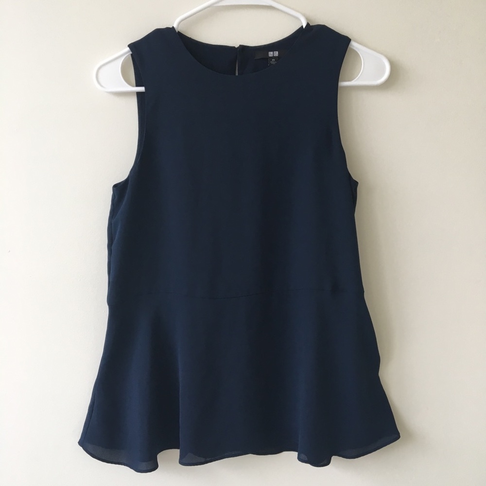 Sleeveless flowy blouse | navy blue | Uniqlo